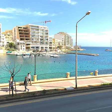 Modern Seafront With Patio Lejlighed