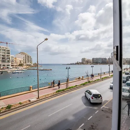 Modern Seafront With Patio Lejlighed