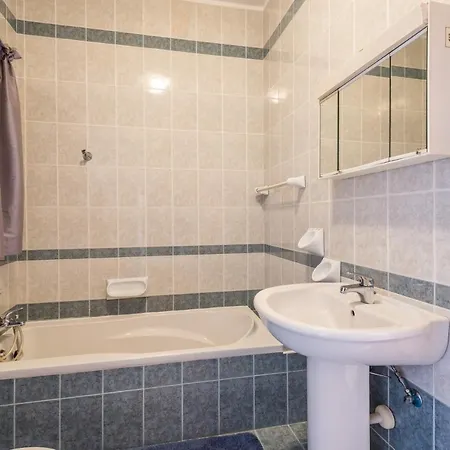 Apartman Modern Seafront With Patio