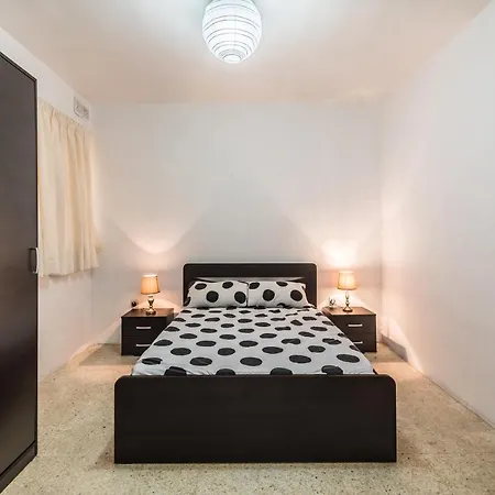 Modern Seafront With Patio * Sliema