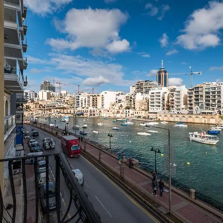 Modern Seafront With Patio Sliema